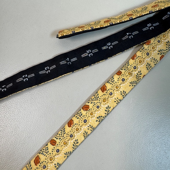 Hermes 100% Silk Floral Bowtie - Picture 6 of 7